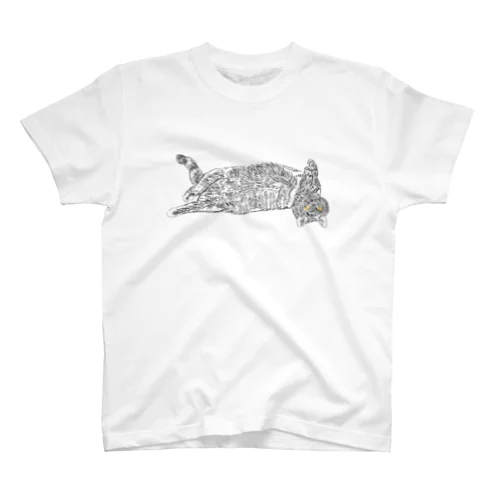 逆さで横たわる猫ちゃん 線画 スタンダードTシャツ