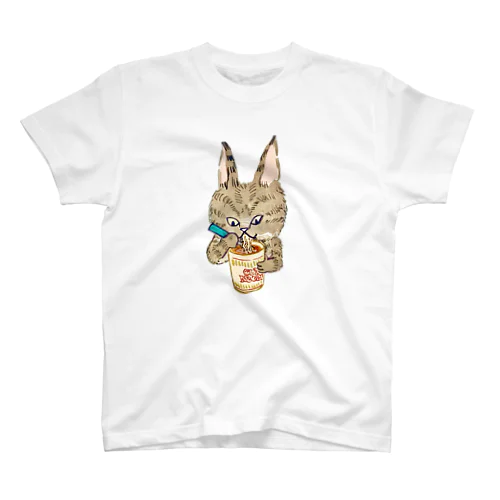 「不機嫌なねこ」（カップ麺を食べる） スタンダードTシャツ