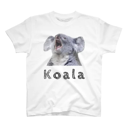 コアラが大きな口をあけている Regular Fit T-Shirt
