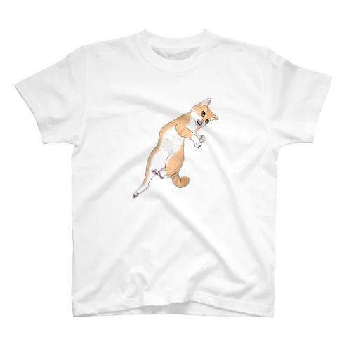 飛びかかる猫 Regular Fit T-Shirt