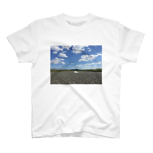果てしない道路の向こうには Regular Fit T-Shirt