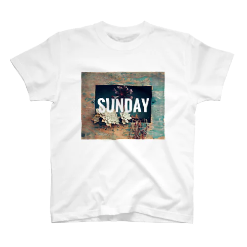 陽気にSUNDAY Regular Fit T-Shirt