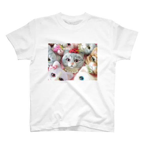 じっとみつめる猫ちゃん Regular Fit T-Shirt