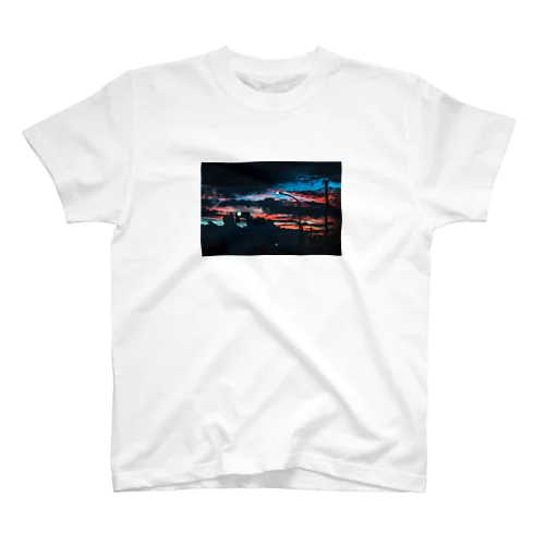 仕事帰りの夕景 Regular Fit T-Shirt