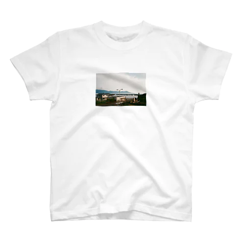 海の見える町 Regular Fit T-Shirt