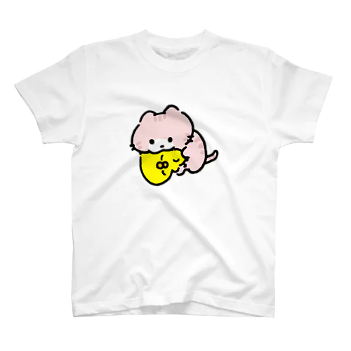 猫になつかれてるひよこ スタンダードTシャツ