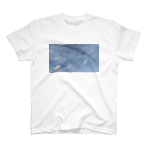 空と風に流れる雲 Regular Fit T-Shirt