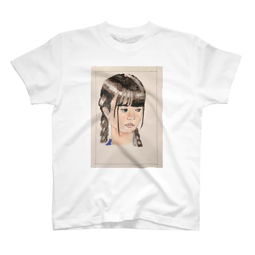 三つ編みの少女、セーラー服と。 Regular Fit T-Shirt