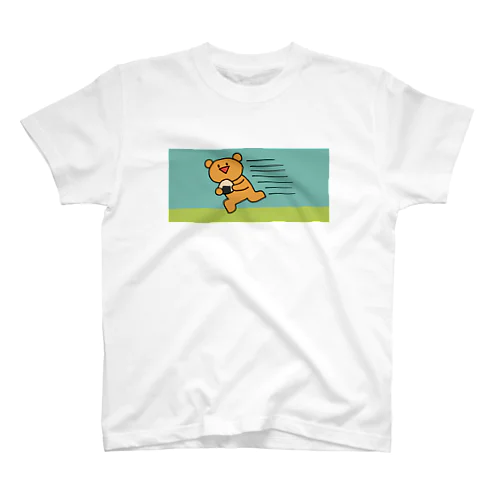 おにぎりを持って走る熊 Regular Fit T-Shirt