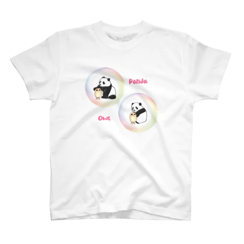 しゃぼん玉の中でお散歩している赤ちゃんパンダとヒナのフクロウ スタンダードTシャツ