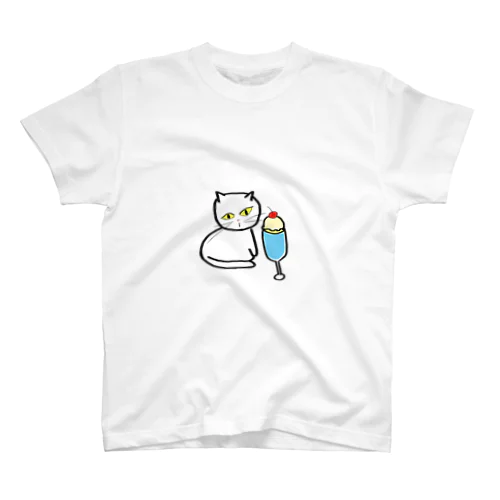 A lovely white cat who likes ice cream. スタンダードTシャツ