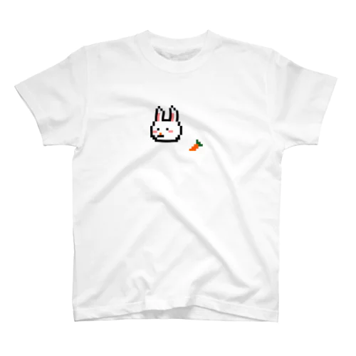 うさぎ年のうさぎはニンジン食べる Regular Fit T-Shirt