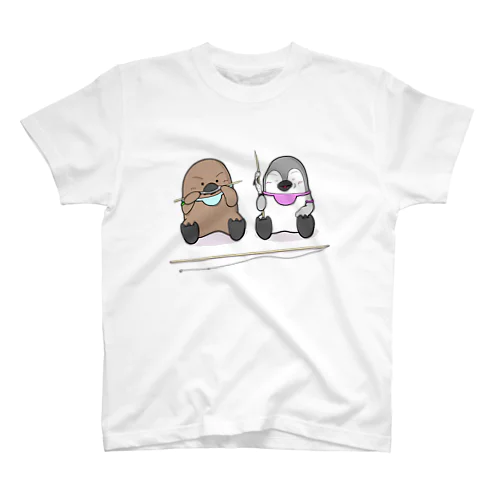 ペンギンの赤ちゃん達の食事 Regular Fit T-Shirt