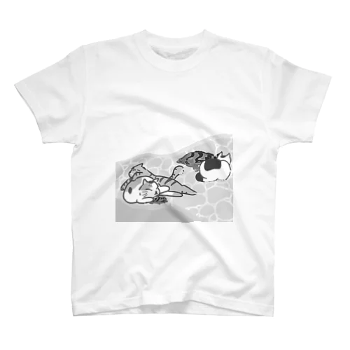 猫とクエ　モノクロ Regular Fit T-Shirt