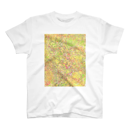 草花の絨毯の、優しい色合い スタンダードTシャツ