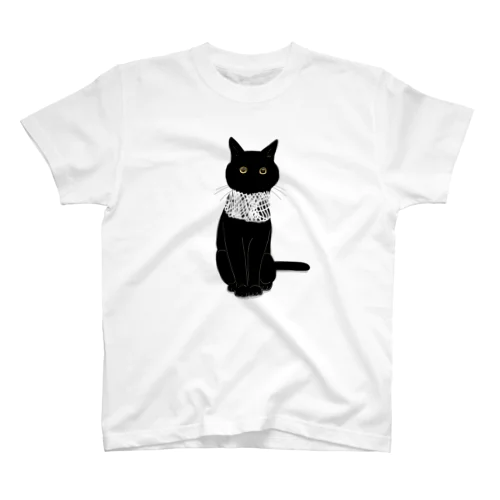 首に果物ネットの首飾りの黒猫 Regular Fit T-Shirt