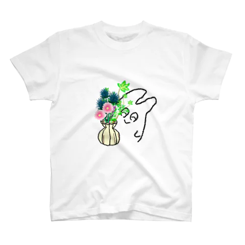 お花に浮かれうさぎ Regular Fit T-Shirt