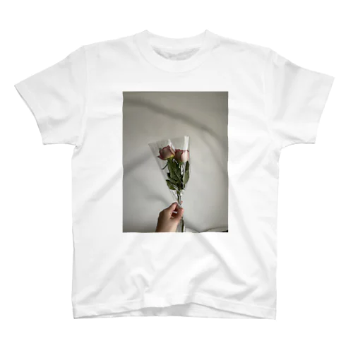 薄ピンクの薔薇 スタンダードTシャツ