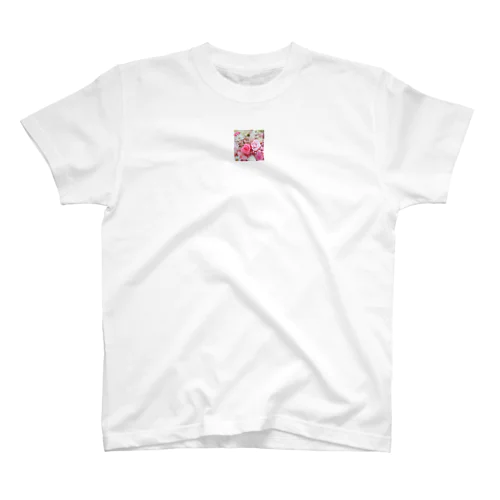 ピンクローズのガーリーな花柄 Regular Fit T-Shirt