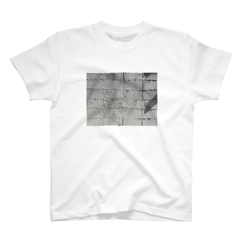 白い傷/傷みの記憶 Regular Fit T-Shirt