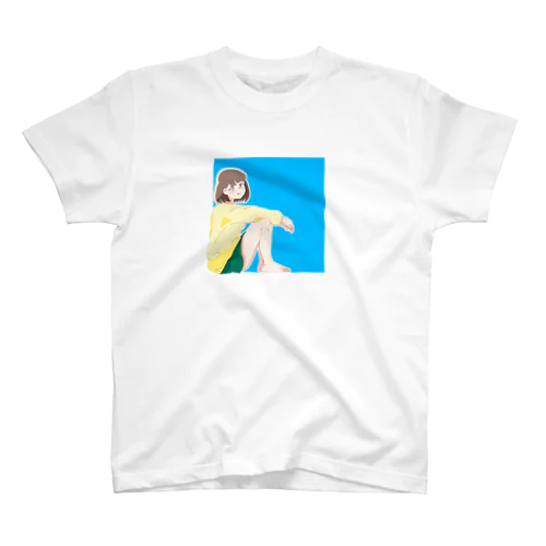 裸足でくつろぐ女の子 Regular Fit T-Shirt