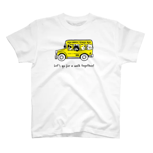 柴犬とバスの旅 Regular Fit T-Shirt