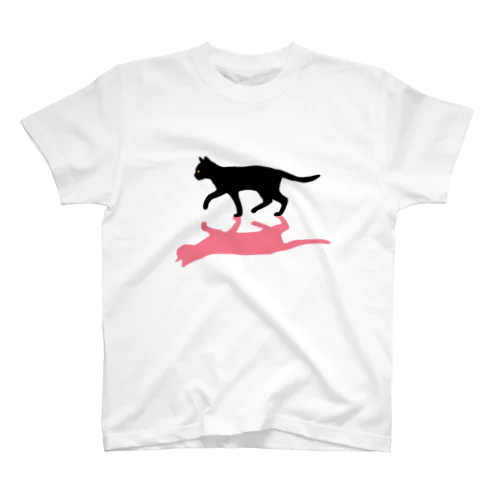黒猫と影　ピンク Regular Fit T-Shirt
