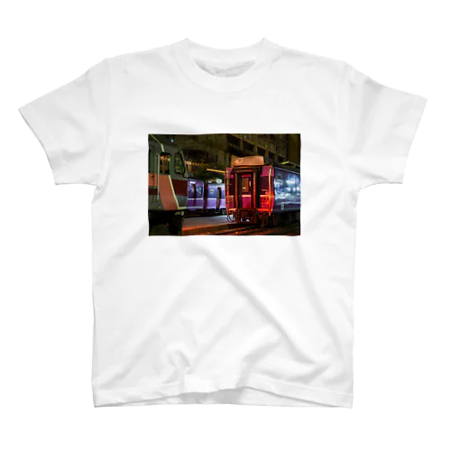 ブルートレインが輝くファランポーン駅の夜 Regular Fit T-Shirt