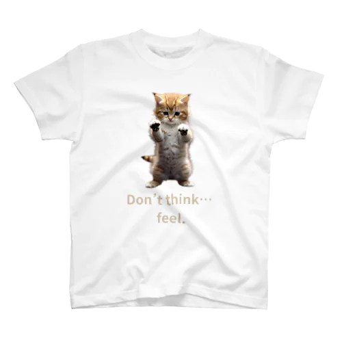 ヨーダのマネの仔猫 Regular Fit T-Shirt