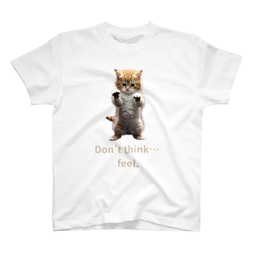 ヨーダのマネの仔猫 スタンダードTシャツ