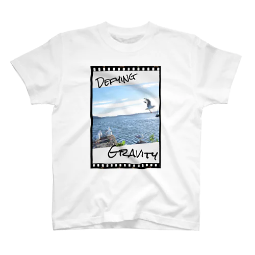 Defying gravity  スタンダードTシャツ