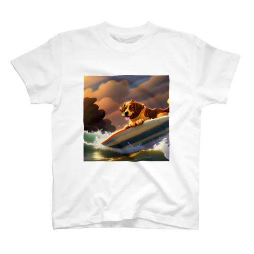サーフィンしているかっこいい犬 スタンダードTシャツ