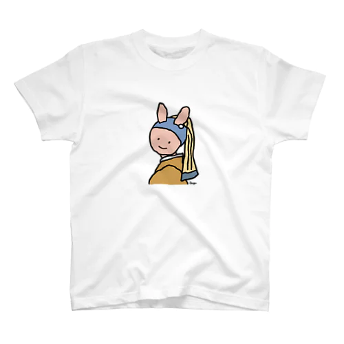 真珠の耳飾りのうさぎ Regular Fit T-Shirt