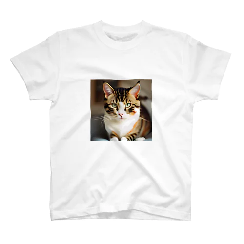 見つめる猫 スタンダードTシャツ