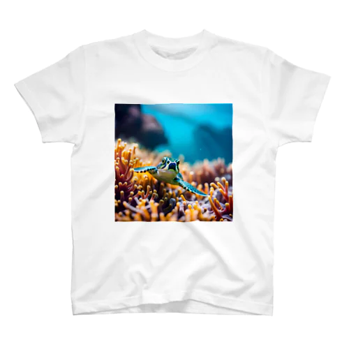 珊瑚と亀 Regular Fit T-Shirt