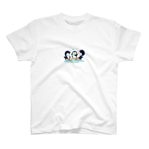 Penguin cleaning（掃除をするペンギン） Regular Fit T-Shirt