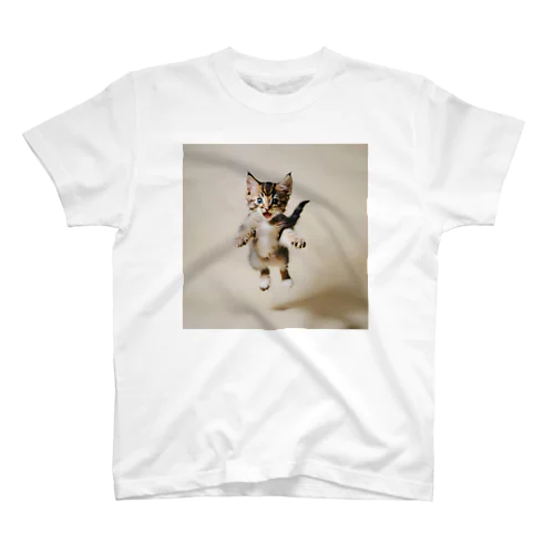 AI ねこ飛び Regular Fit T-Shirt