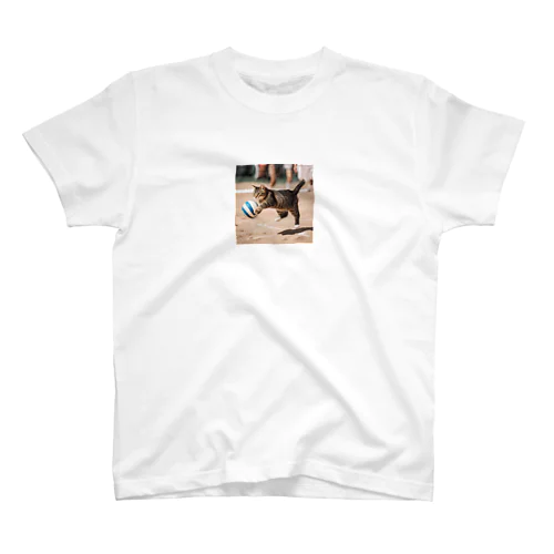 バレーボールをする猫 Regular Fit T-Shirt