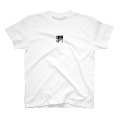 アジアンビューティー（黒ビキニ） Regular Fit T-Shirt
