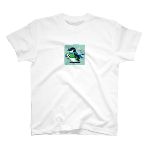 ペンギンがサッカーのゴールキーパー Regular Fit T-Shirt