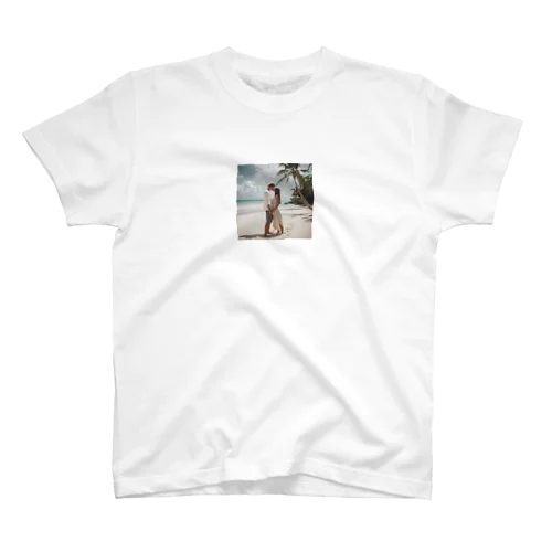 南国の砂浜と恋人 Regular Fit T-Shirt
