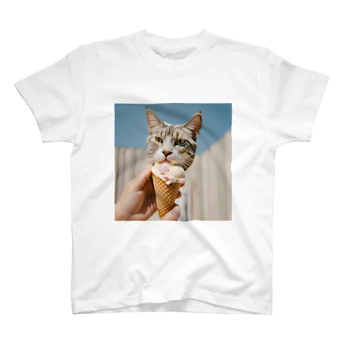 アイスにかぶりつく猫 Regular Fit T-Shirt