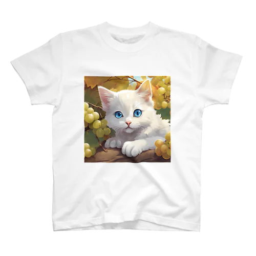 葡萄畑の番猫02 Regular Fit T-Shirt