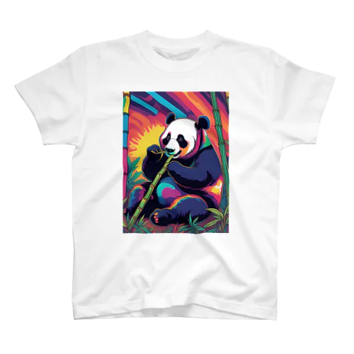 竹林に座るパンダ Regular Fit T-Shirt