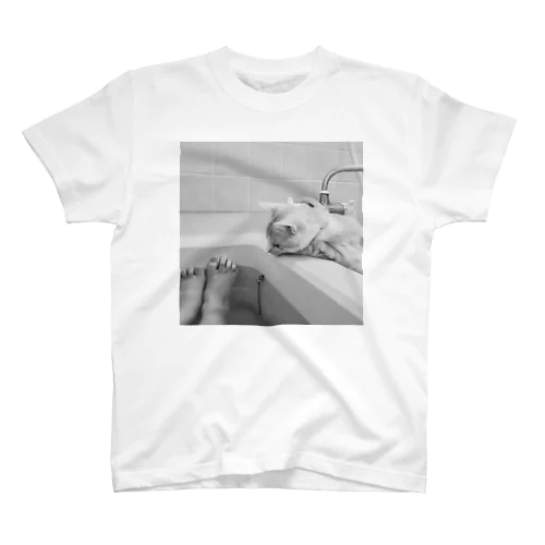モノクロ猫Tシャツ お風呂 Regular Fit T-Shirt