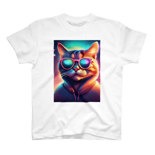 サングラスをしている猫 Regular Fit T-Shirt