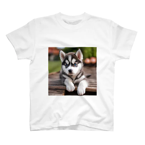 シベリアンハスキーの子犬のグッズ Regular Fit T-Shirt