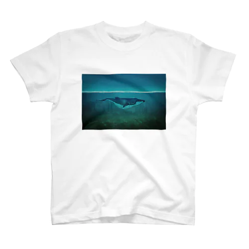 シロナガスクジラと海に沈んだ都市 スタンダードTシャツ