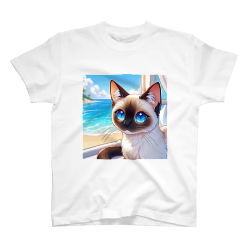 シャム猫のサファイヤ海に輝く Regular Fit T-Shirt