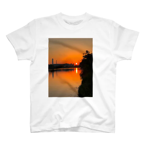 河川敷の夕日 スタンダードTシャツ